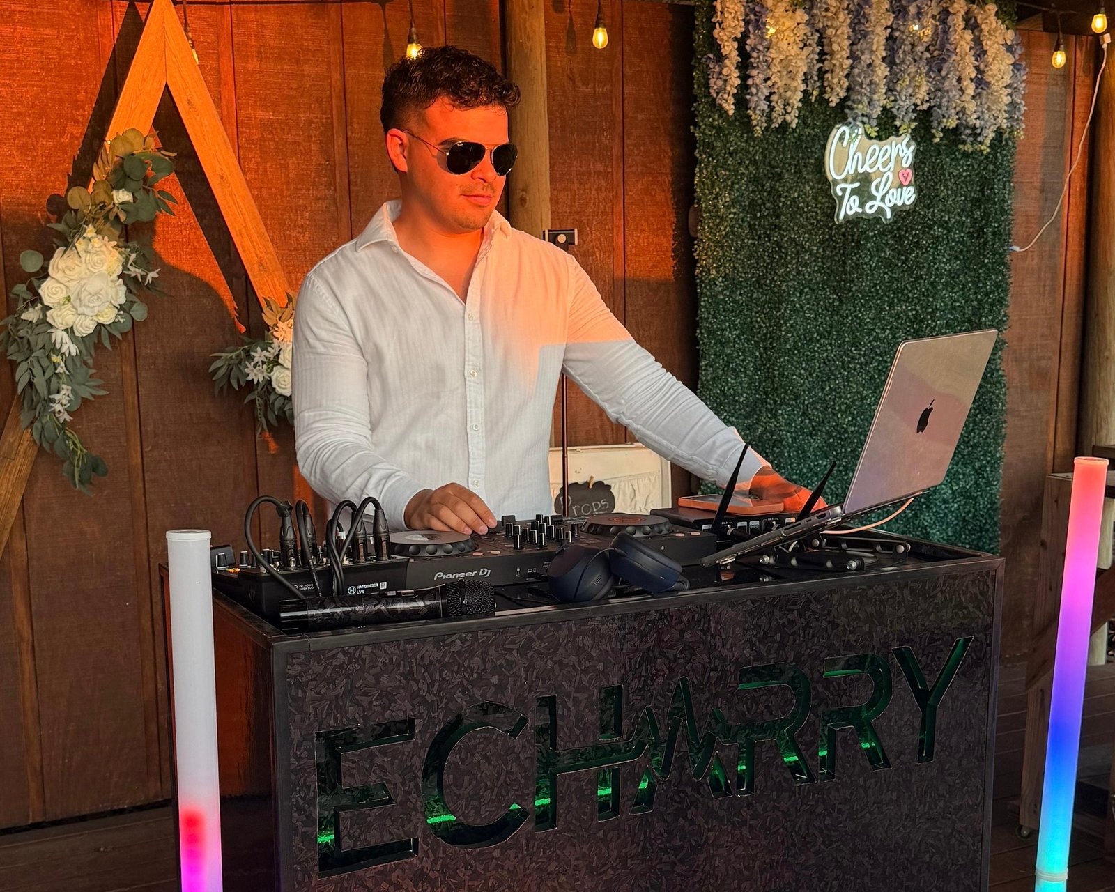 DJ ECHARRY at the controller during a wedding reception
